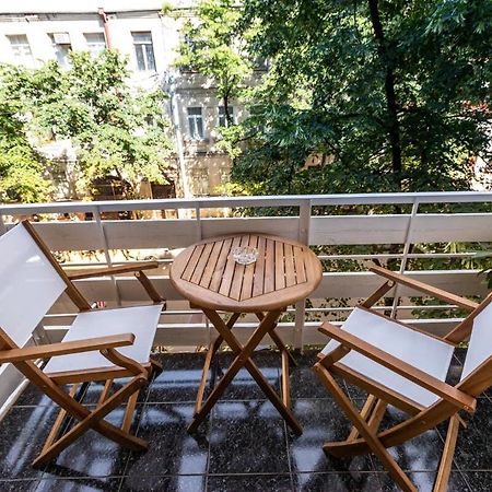 Central Vera Studio - Ideal For 3 - By Wehost Tbilisi Exteriör bild